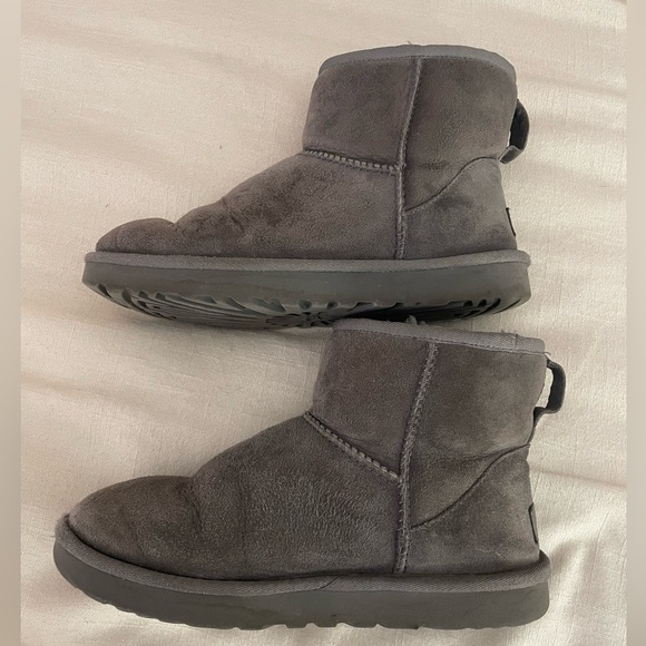 Ugg classic mini boot in grey, size 7 - Picture 2 of 6